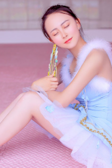 年轻女老师在线观看
